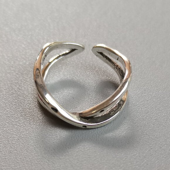 Jewelry - Pre-owned women's classic fashion rings